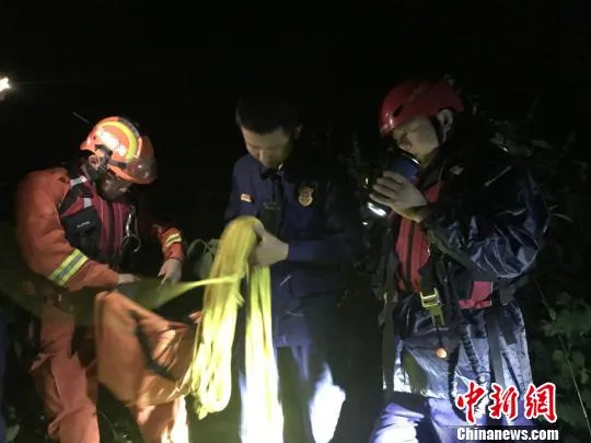 海南乐东渔船沉江,两人失踪尚在搜救